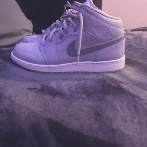 Jordan 1 Mid Bg Wolf Gray Size 6.5 No original box. You can also send me offers